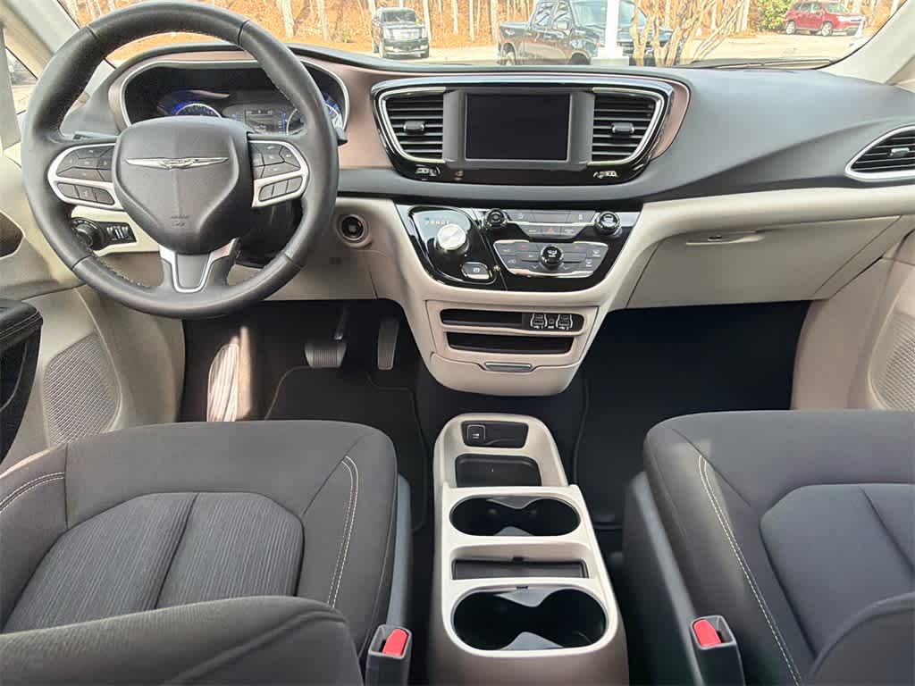 Thumbnail: 2023 Chrysler Voyager - 19