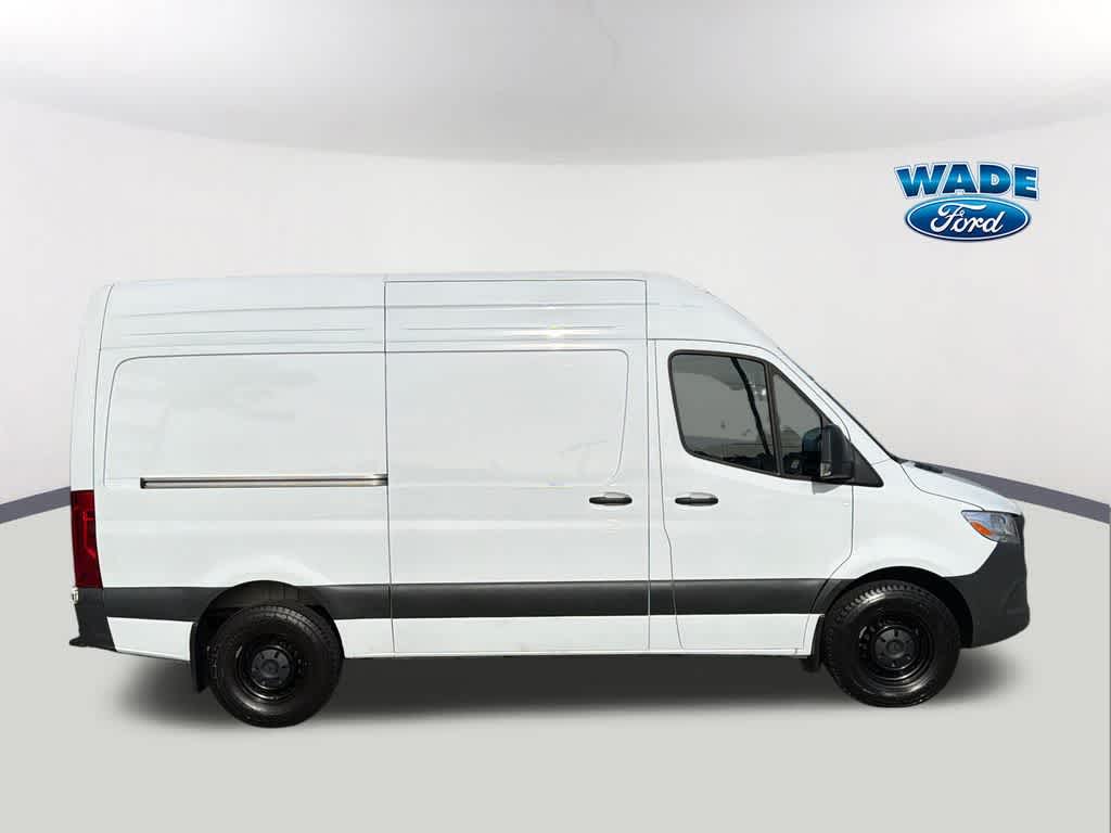 Thumbnail: 2025 Mercedes-Benz Sprinter - 4