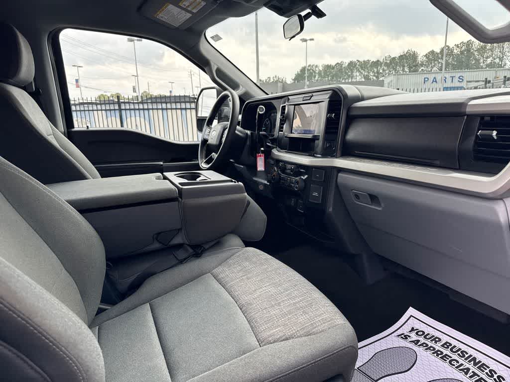 Thumbnail: 2025 Ford Econoline - 26