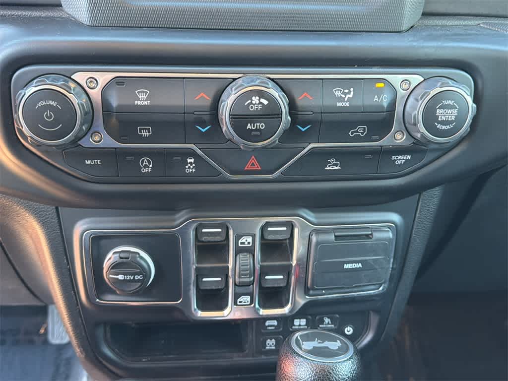 Thumbnail: 2021 Jeep Wrangler - 27