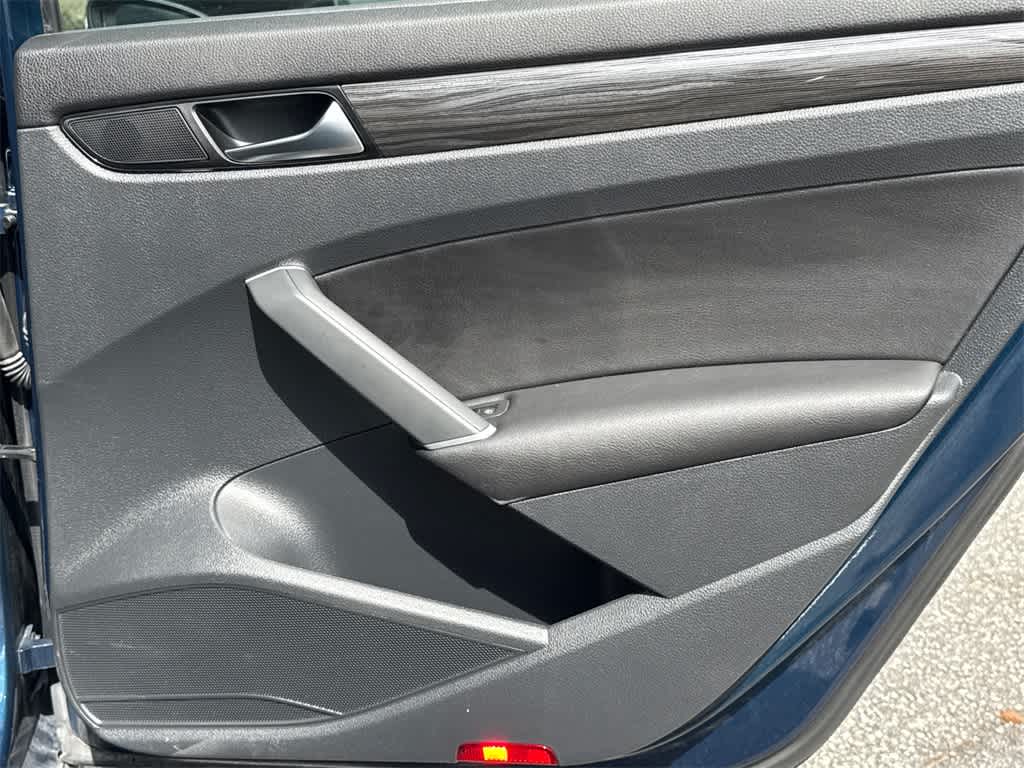 Thumbnail: 2020 Volkswagen Passat - 15