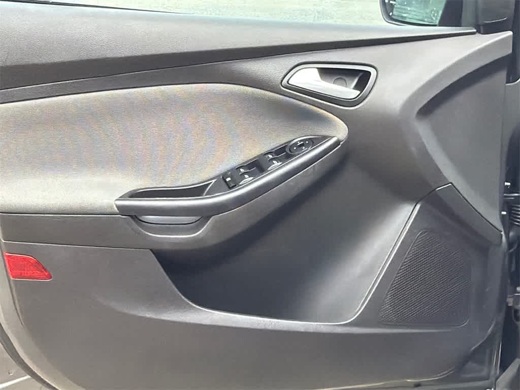 Thumbnail: 2013 Ford Focus - 11