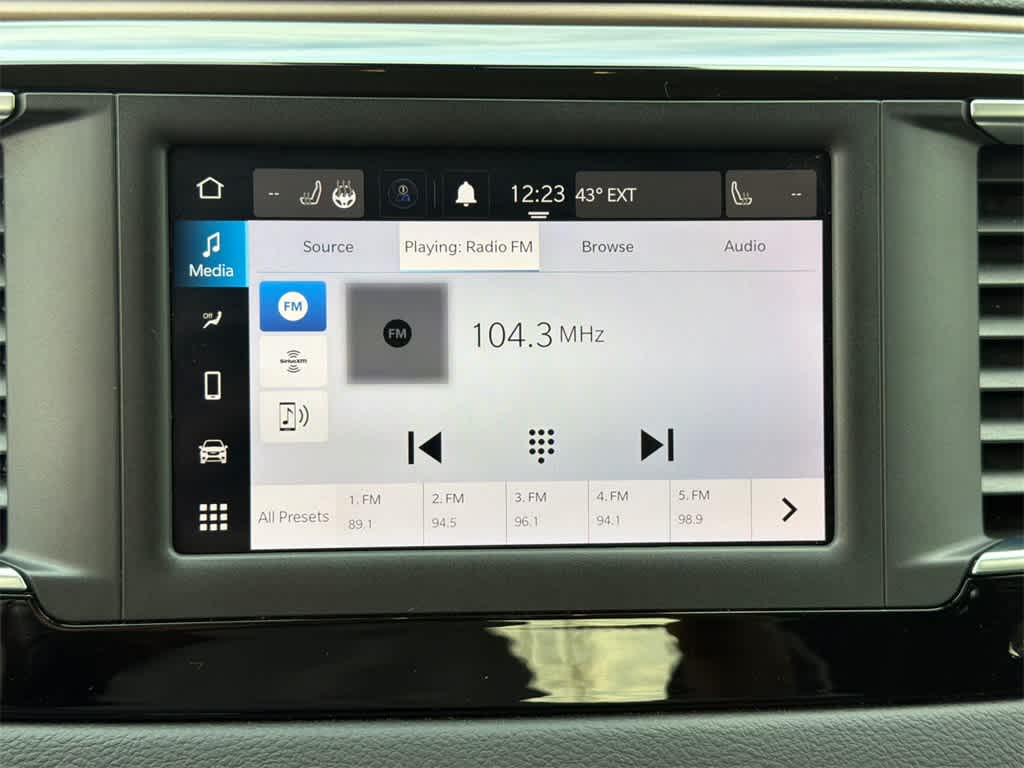 Thumbnail: 2023 Chrysler Voyager - 29