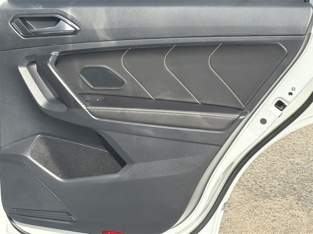 Thumbnail: 2022 Volkswagen Tiguan - 15