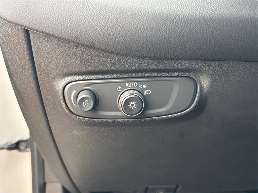 Thumbnail: 2020 Chevrolet Equinox - 31