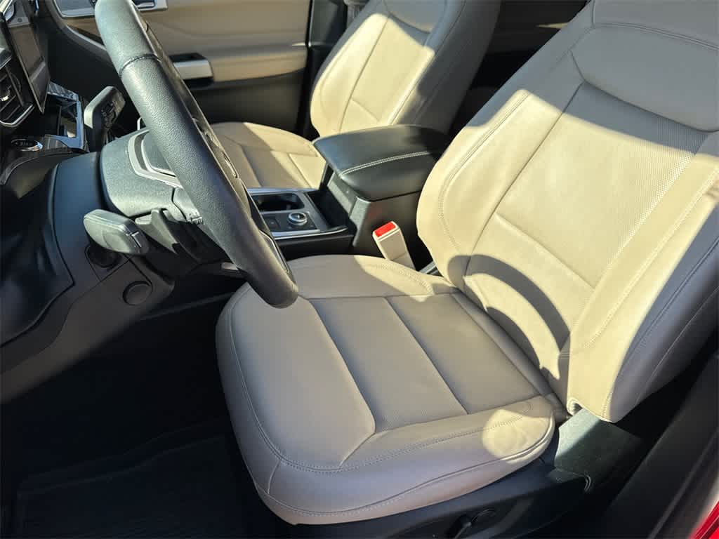 Thumbnail: 2021 Ford Explorer - 5