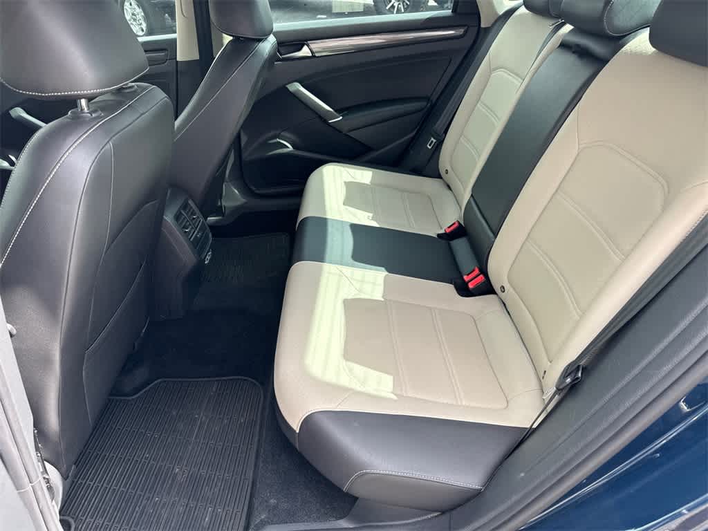 Thumbnail: 2020 Volkswagen Passat - 17