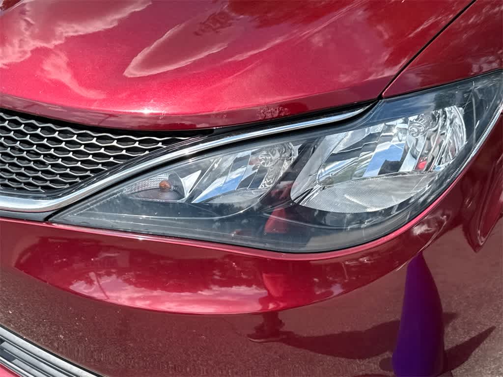 Thumbnail: 2017 Chrysler Pacifica - 9