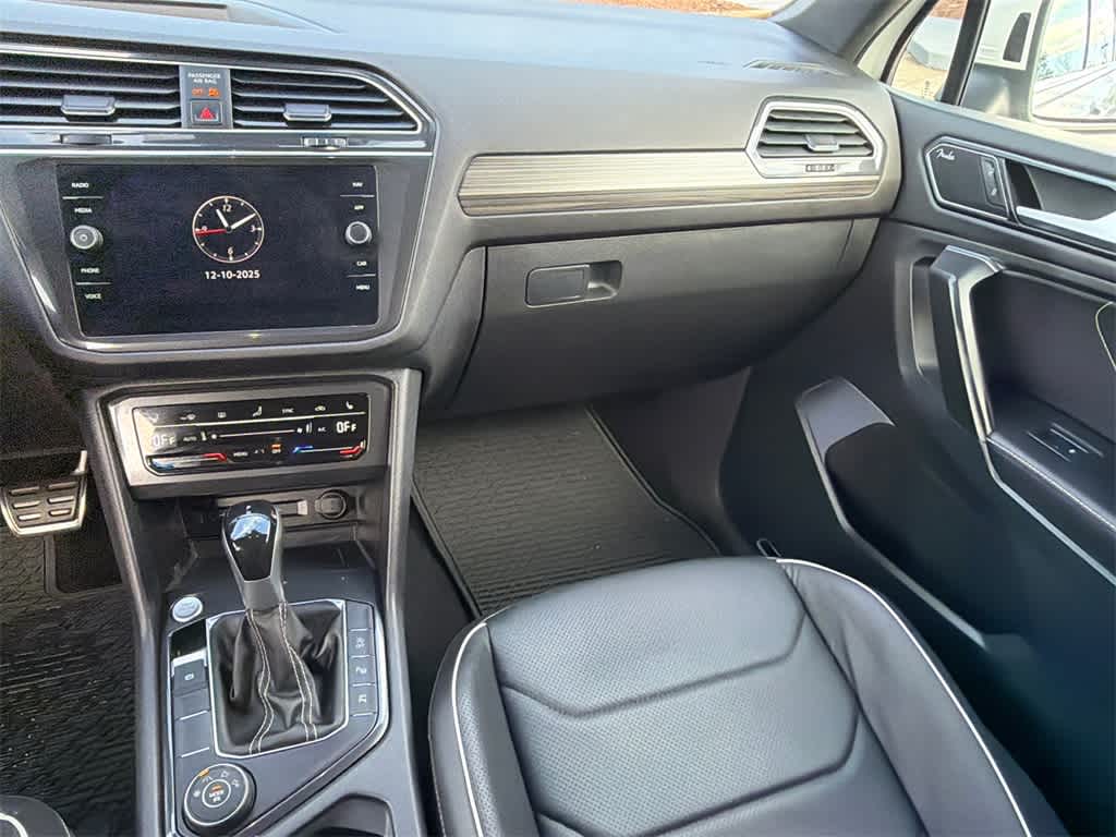 Thumbnail: 2022 Volkswagen Tiguan - 21