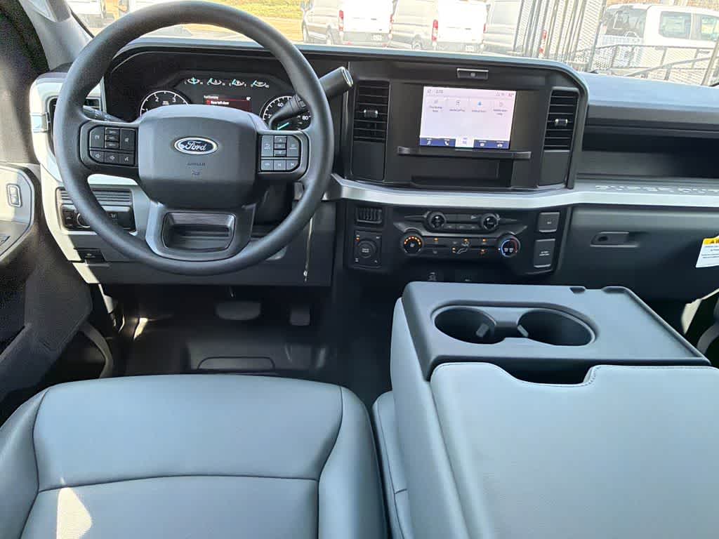 Thumbnail: 2025 Ford F-350 - 19