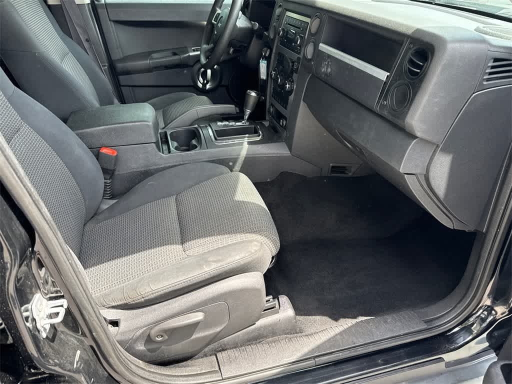 Thumbnail: 2008 Jeep Commander - 13