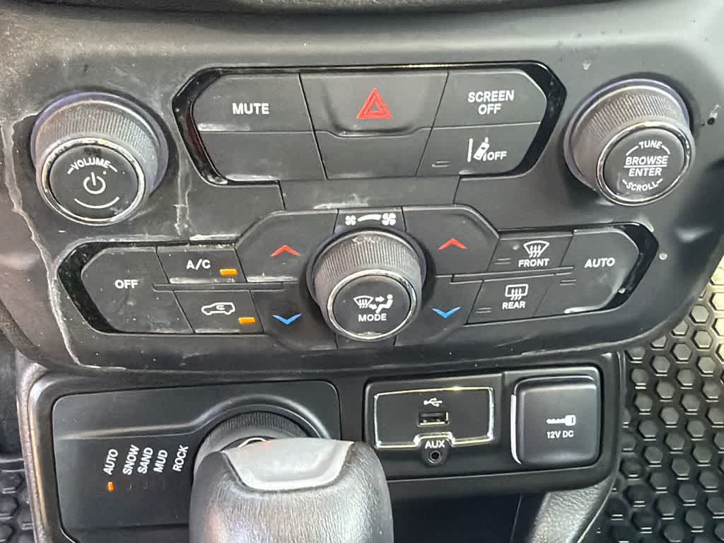 Thumbnail: 2021 Jeep Renegade - 28