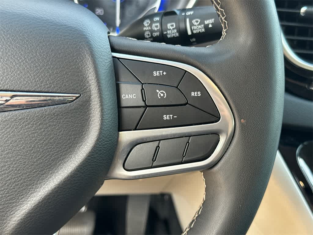 Thumbnail: 2023 Chrysler Voyager - 24