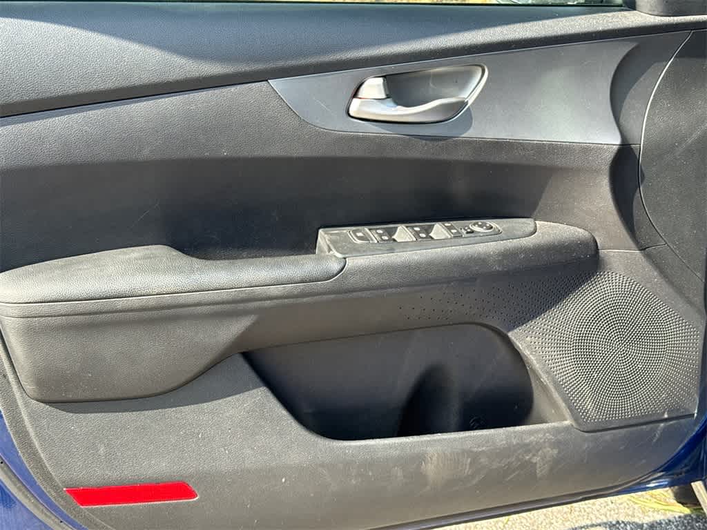 Thumbnail: 2021 Kia Forte - 10