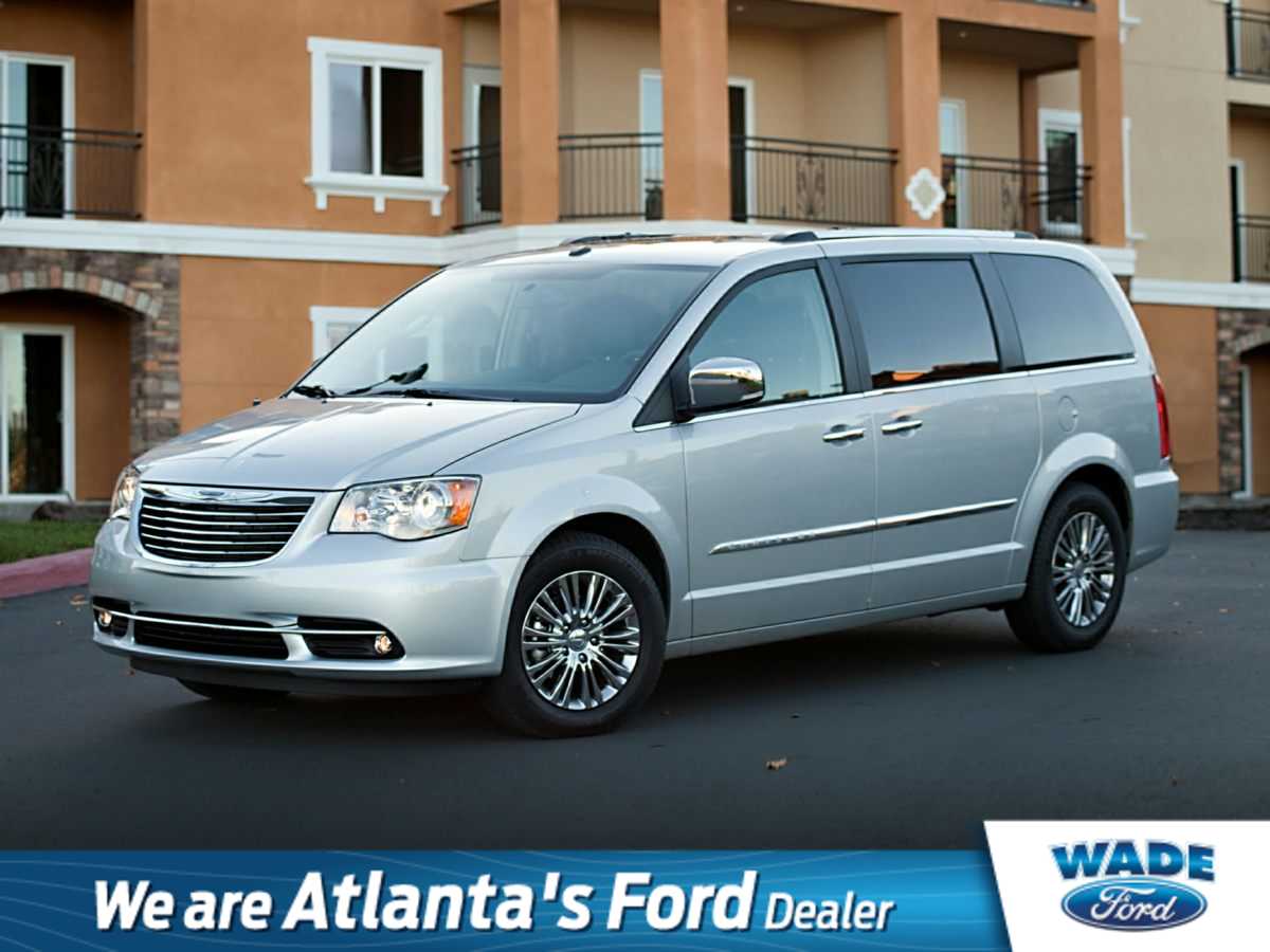 2015 Chrysler Town & Country Touring Hero Image