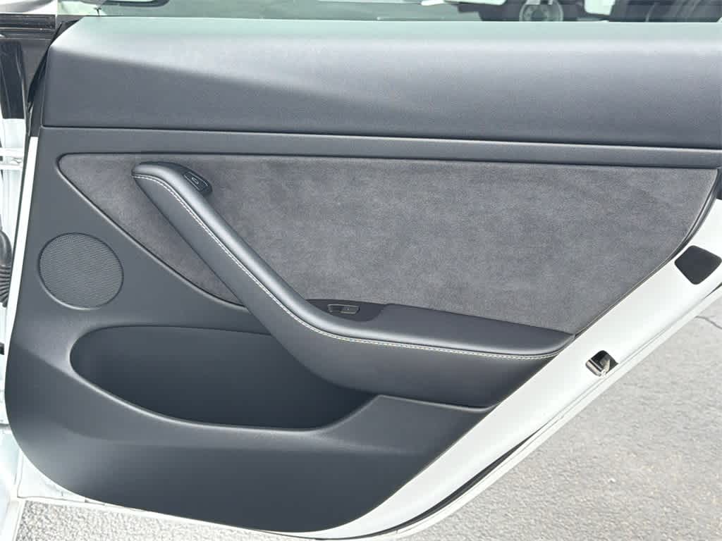 Thumbnail: 2022 Tesla Model 3 - 15