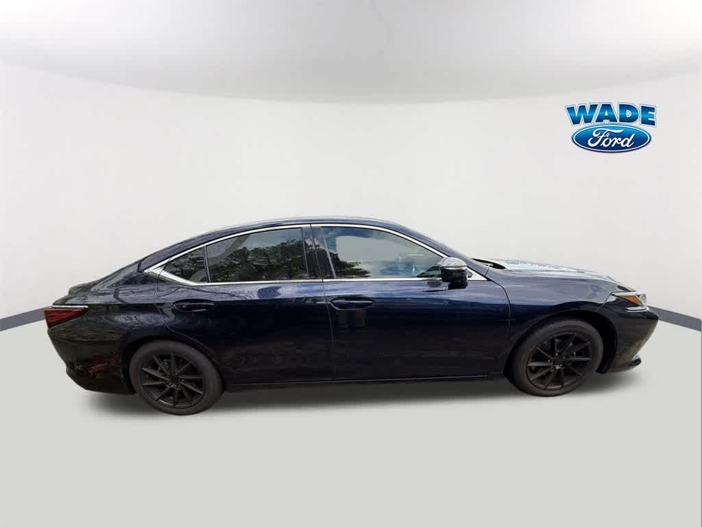 Thumbnail: 2020 Lexus ES - 4