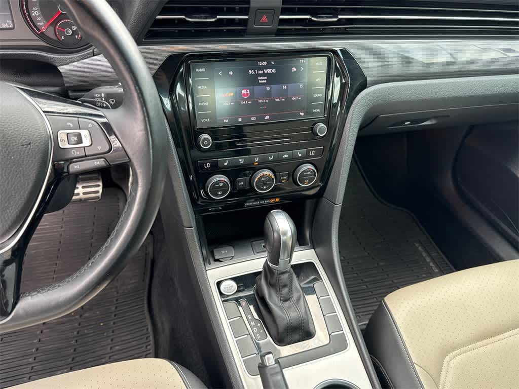 Thumbnail: 2020 Volkswagen Passat - 25