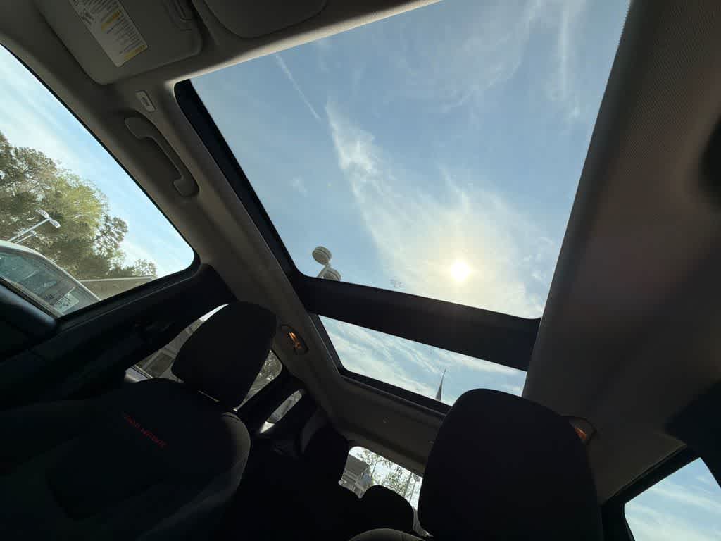 Thumbnail: 2021 Jeep Renegade - 32