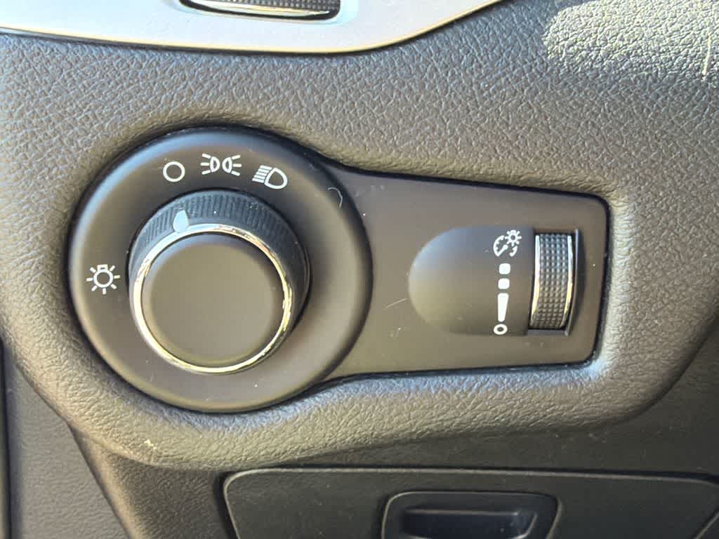 Thumbnail: 2015 Jeep Cherokee - 29