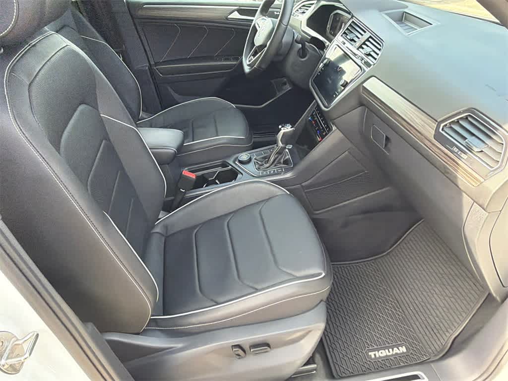 Thumbnail: 2022 Volkswagen Tiguan - 11