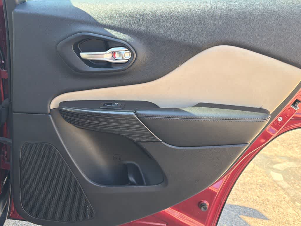 Thumbnail: 2015 Jeep Cherokee - 15