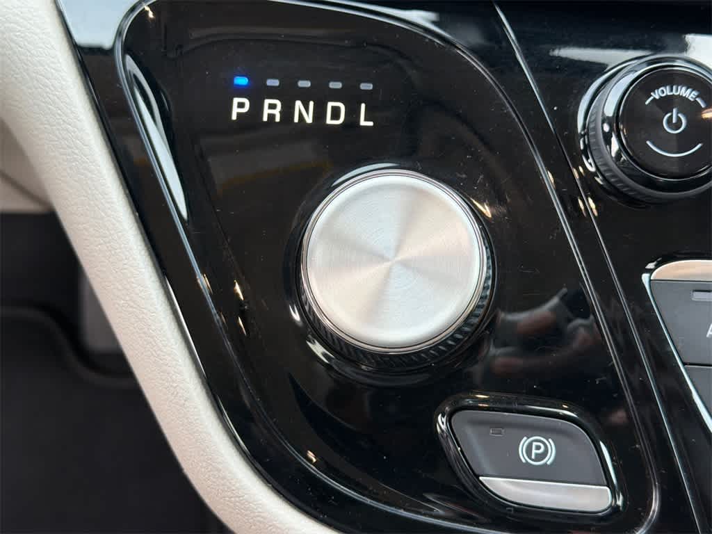 Thumbnail: 2023 Chrysler Voyager - 32