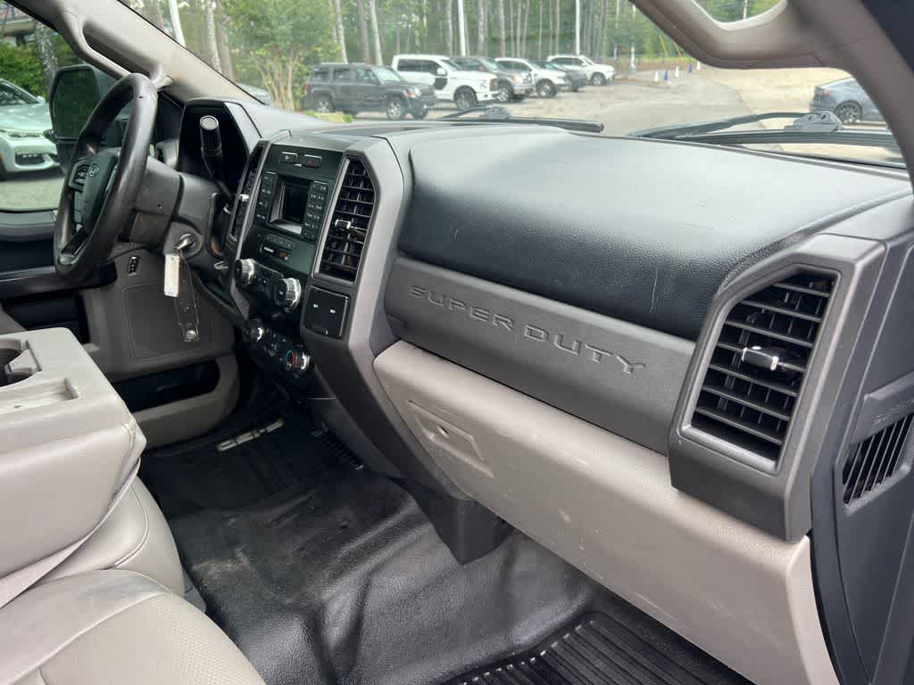 Thumbnail: 2019 Ford Econoline - 14