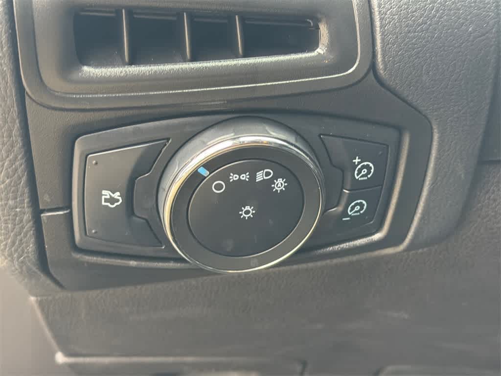 Thumbnail: 2013 Ford Focus - 24