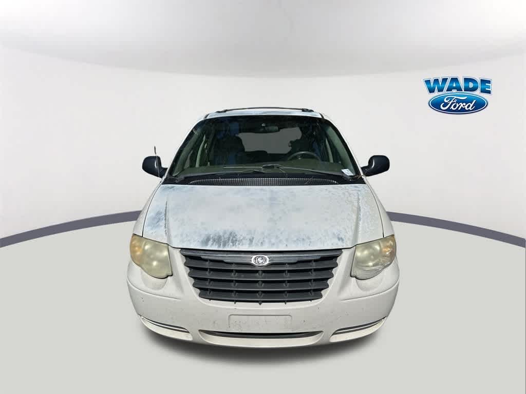 Thumbnail: 2005 Chrysler Town & Country - 2