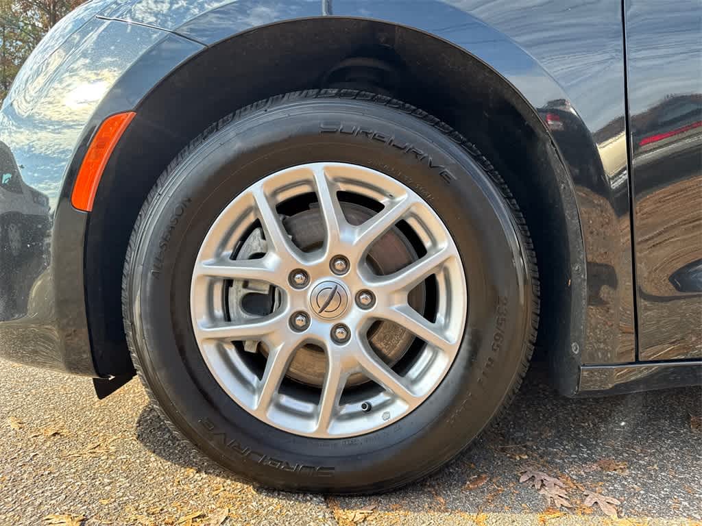 Thumbnail: 2023 Chrysler Voyager - 9