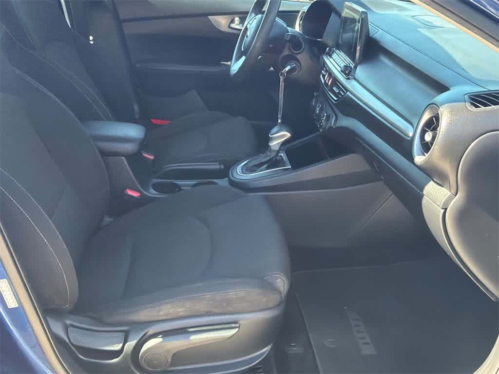 Thumbnail: 2021 Kia Forte - 12