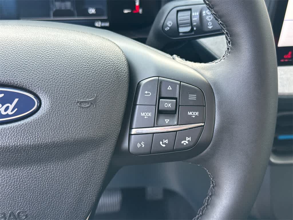 Thumbnail: 2025 Ford Maverick - 23