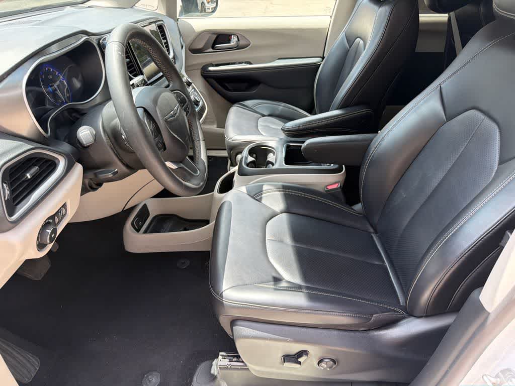 Thumbnail: 2023 Chrysler Pacifica - 10