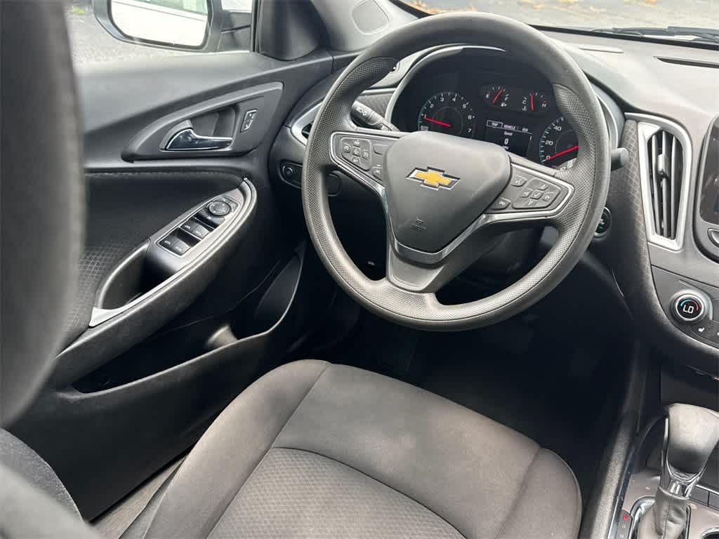 Thumbnail: 2024 Chevrolet Malibu - 18