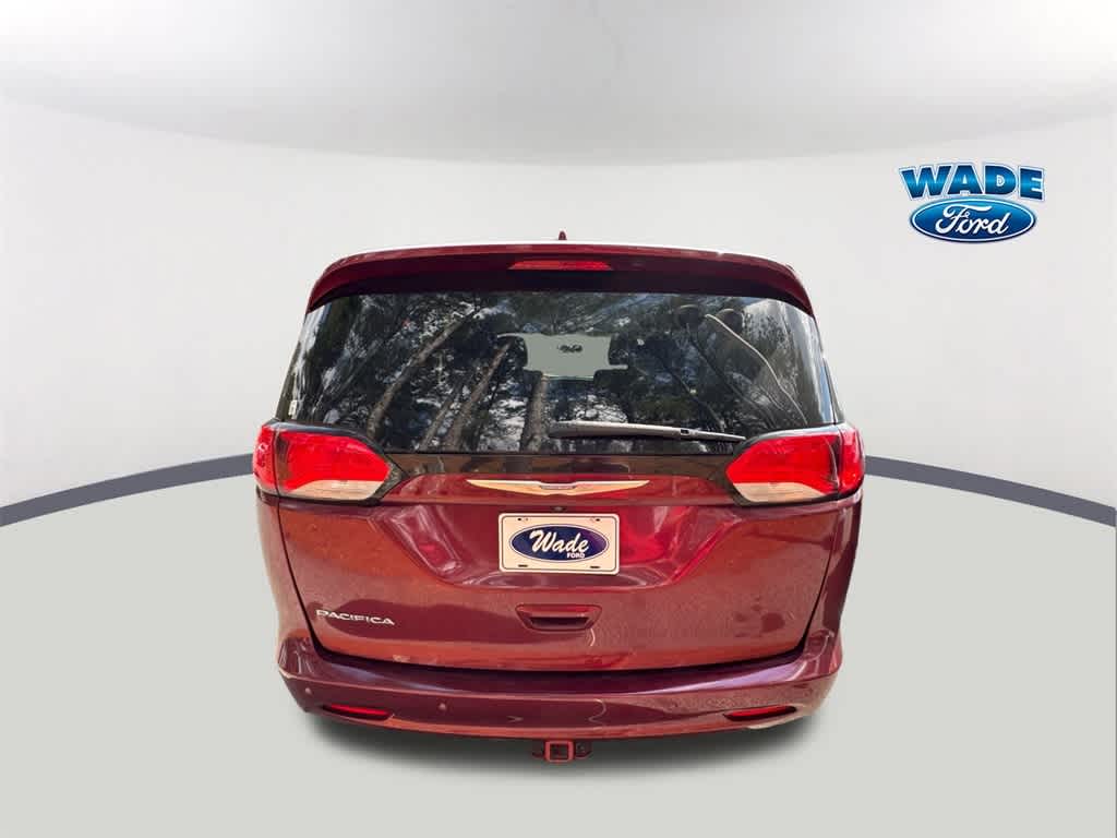 Thumbnail: 2017 Chrysler Pacifica - 5