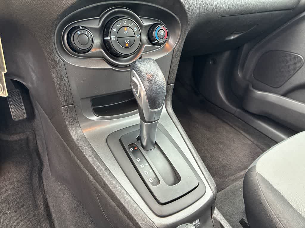 Thumbnail: 2015 Ford Fiesta - 26