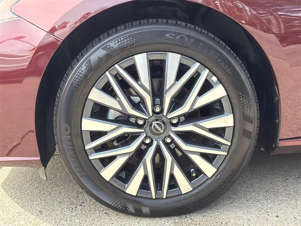 Thumbnail: 2025 Nissan Altima - 9