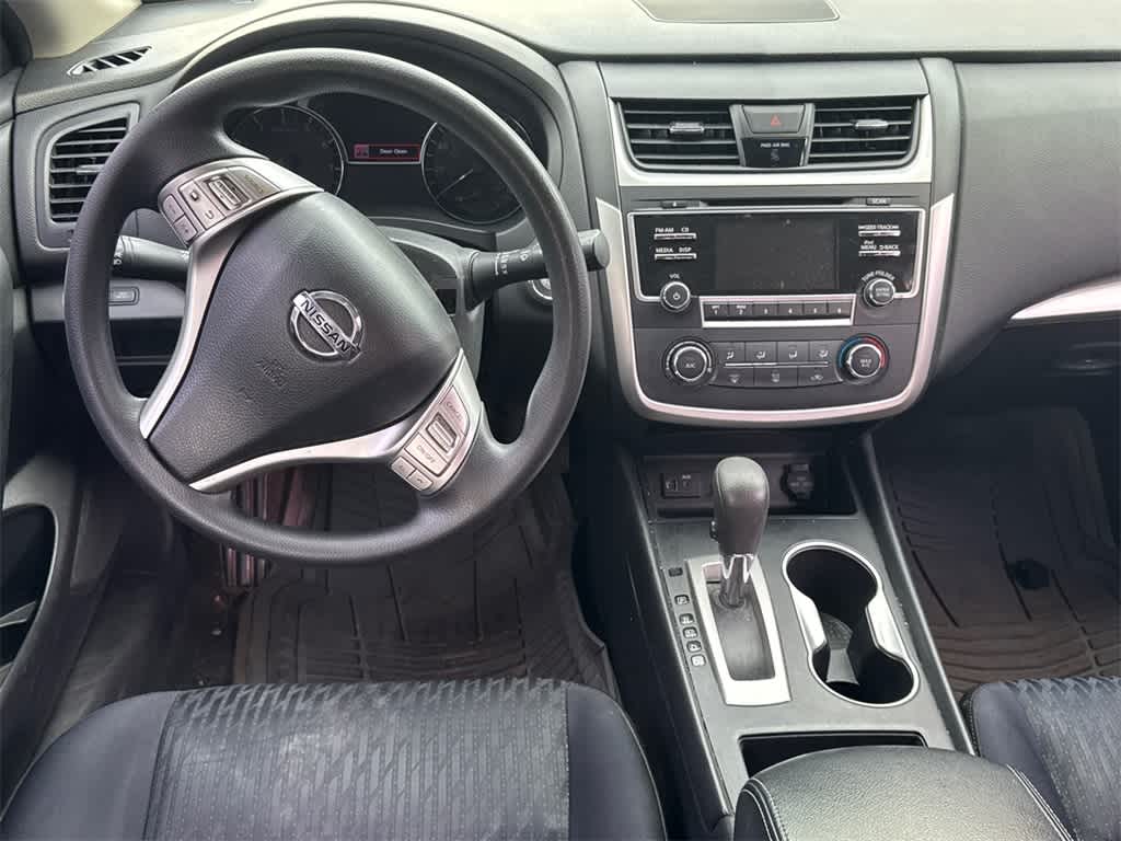 Thumbnail: 2017 Nissan Altima - 12