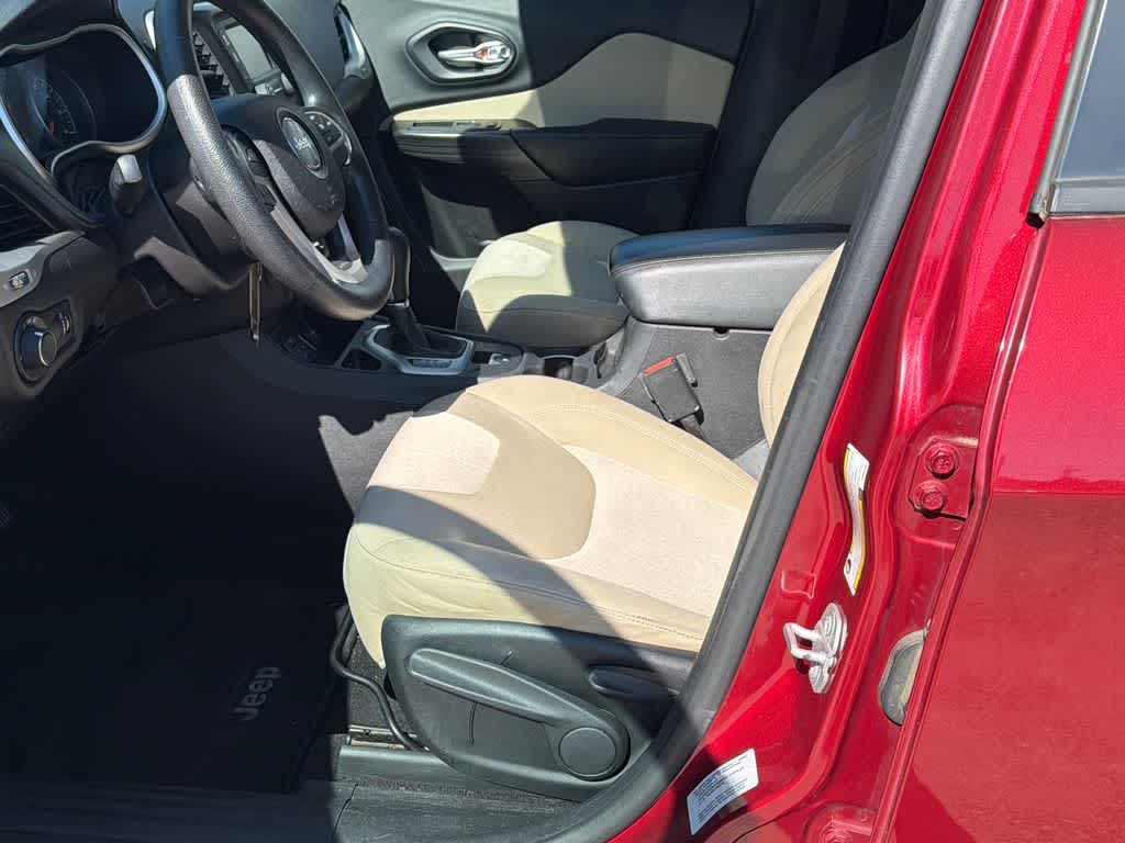 Thumbnail: 2015 Jeep Cherokee - 10