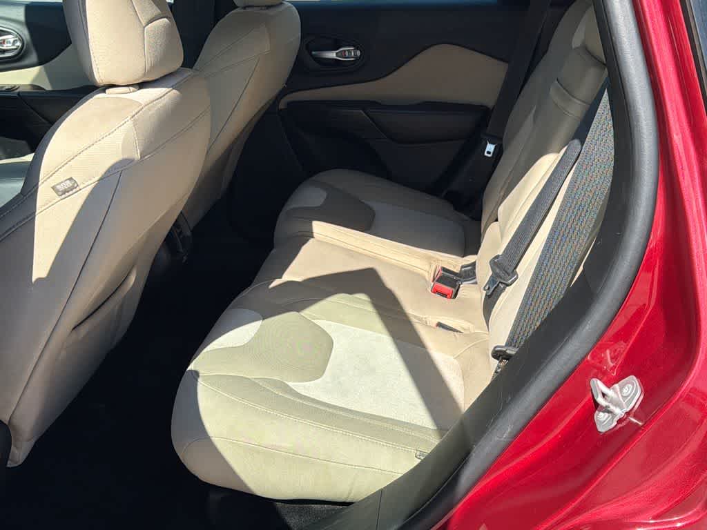 Thumbnail: 2015 Jeep Cherokee - 17