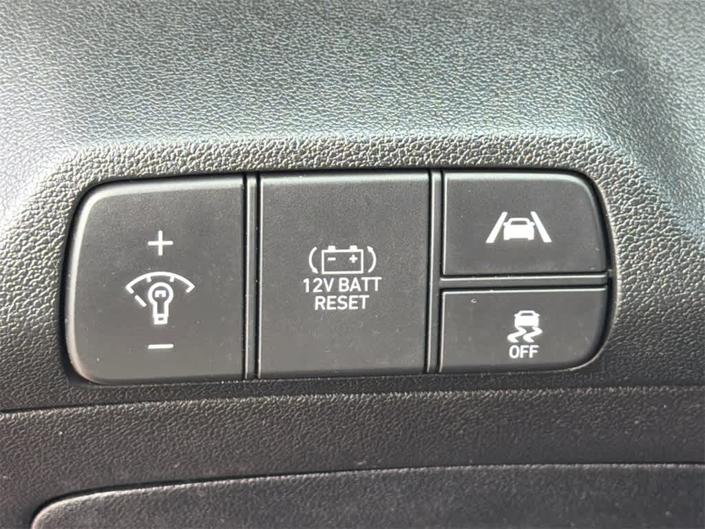 Thumbnail: 2023 Hyundai Elantra - 31