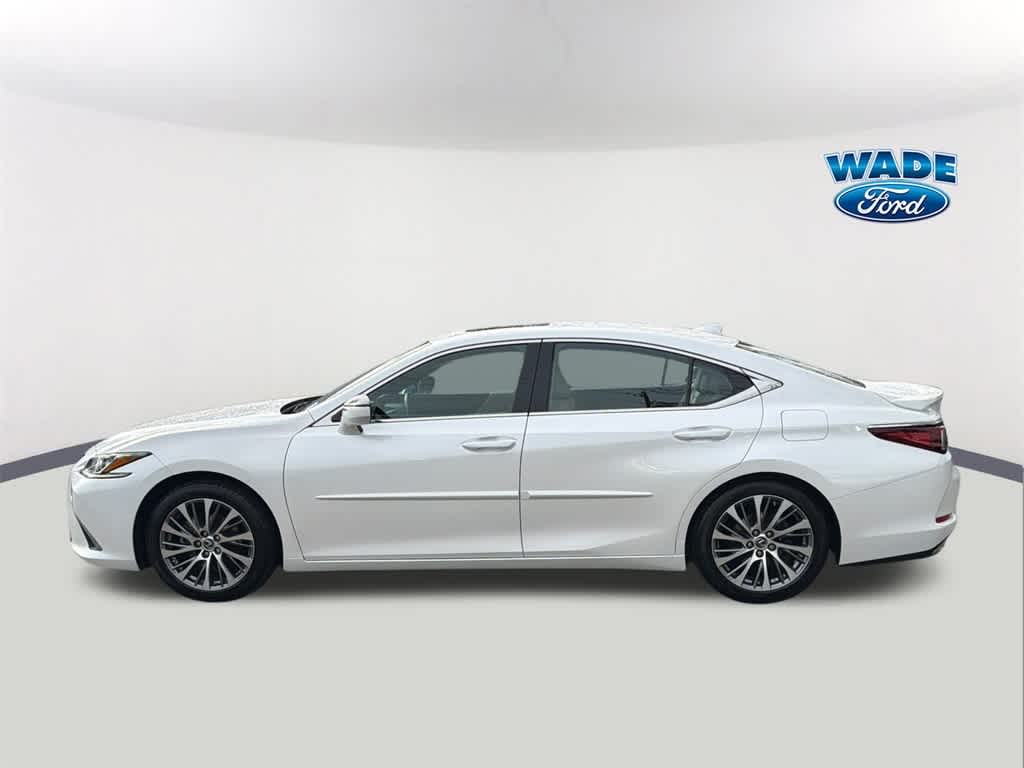 Thumbnail: 2020 Lexus ES - 8