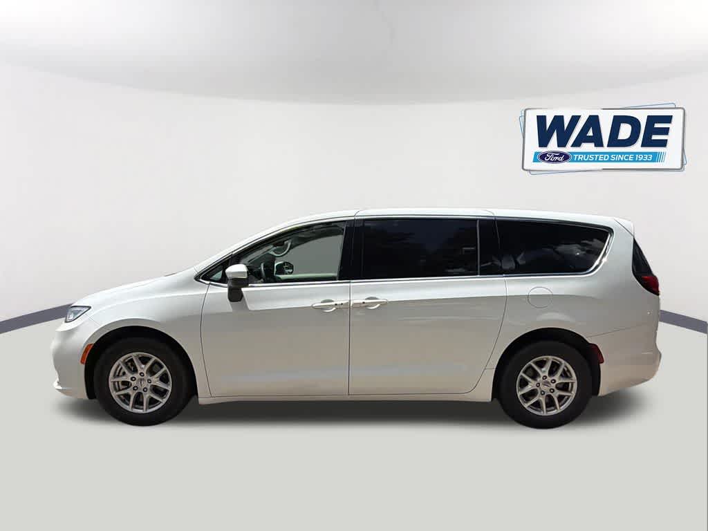 Thumbnail: 2023 Chrysler Pacifica - 8