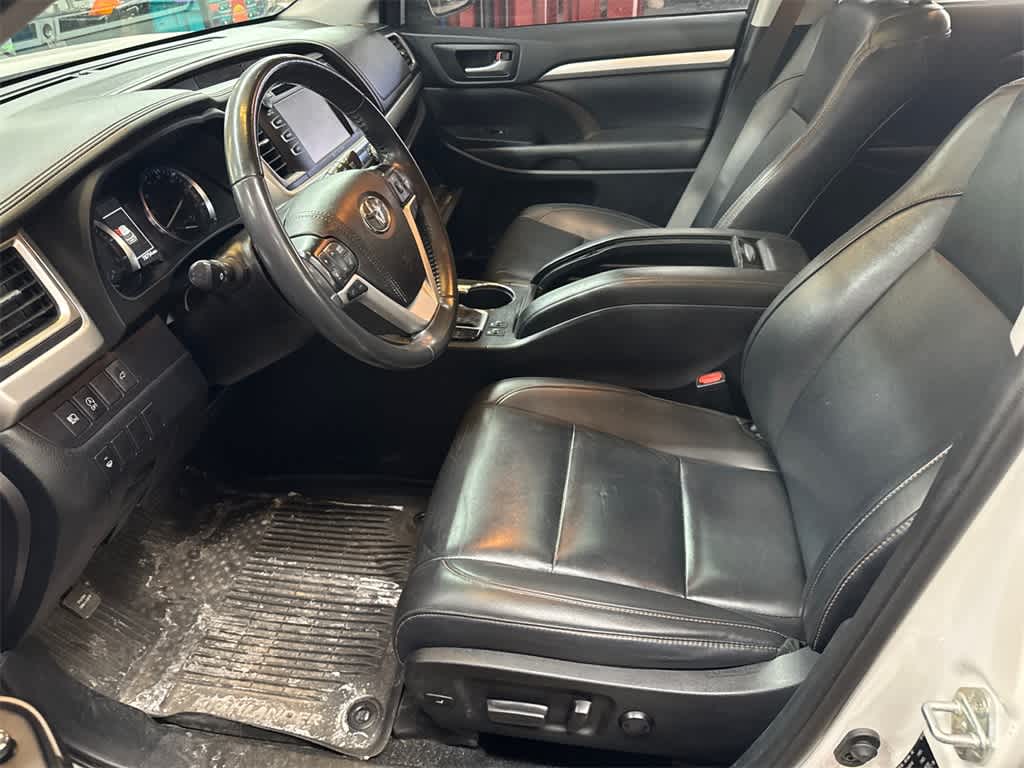 Thumbnail: 2019 Toyota Highlander - 8