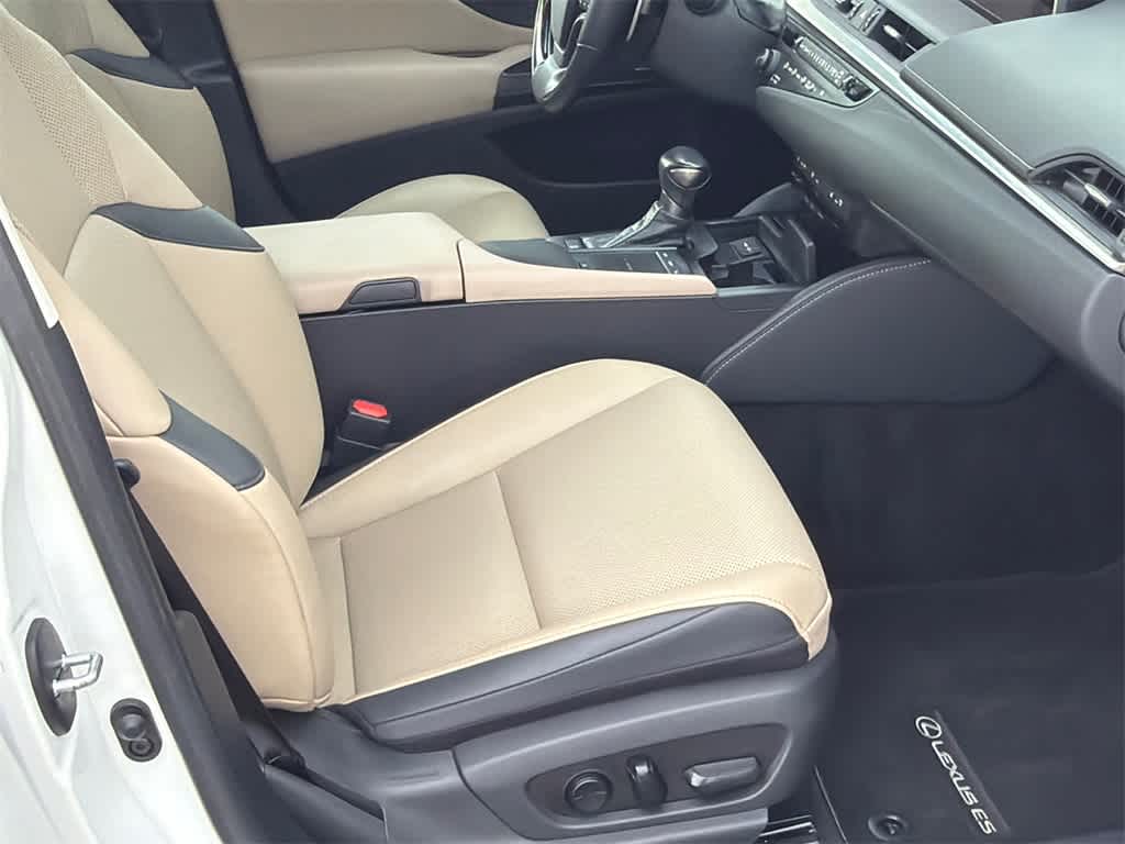 Thumbnail: 2020 Lexus ES - 12