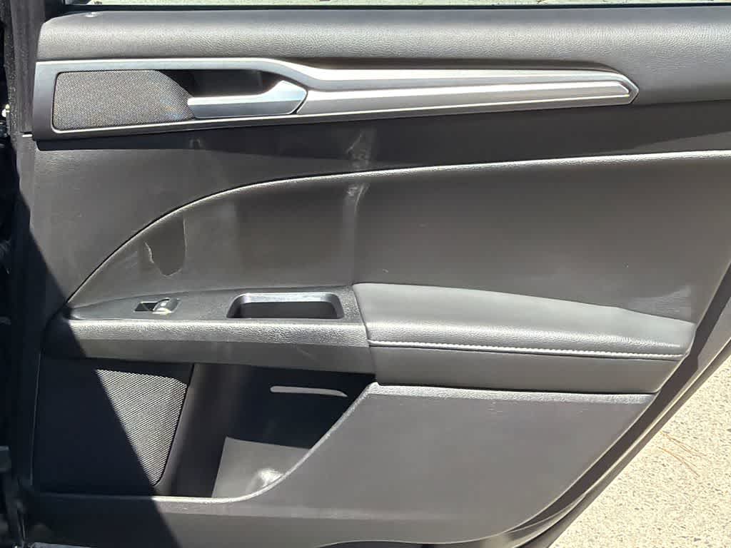 Thumbnail: 2016 Ford Fusion - 15