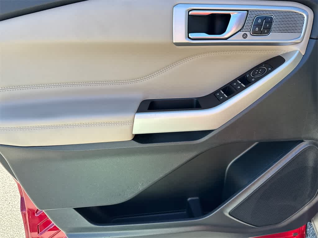 Thumbnail: 2021 Ford Explorer - 4