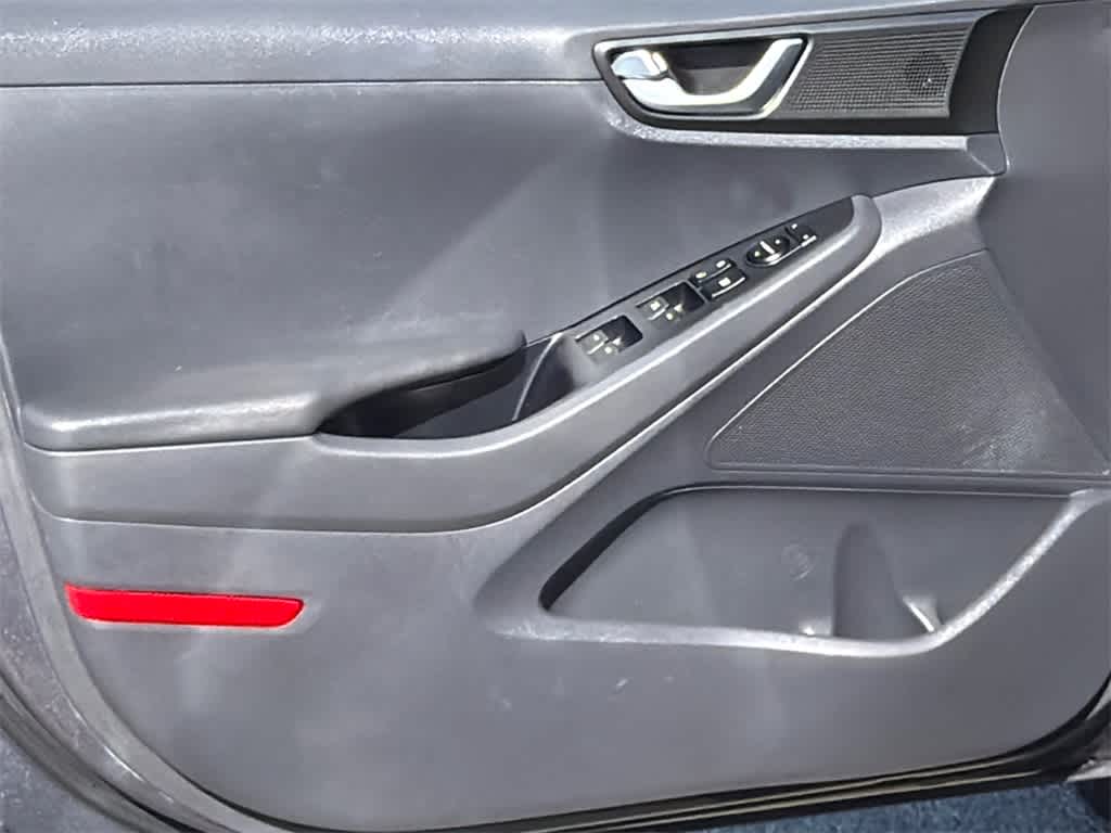 Thumbnail: 2017 Hyundai Ioniq - 11