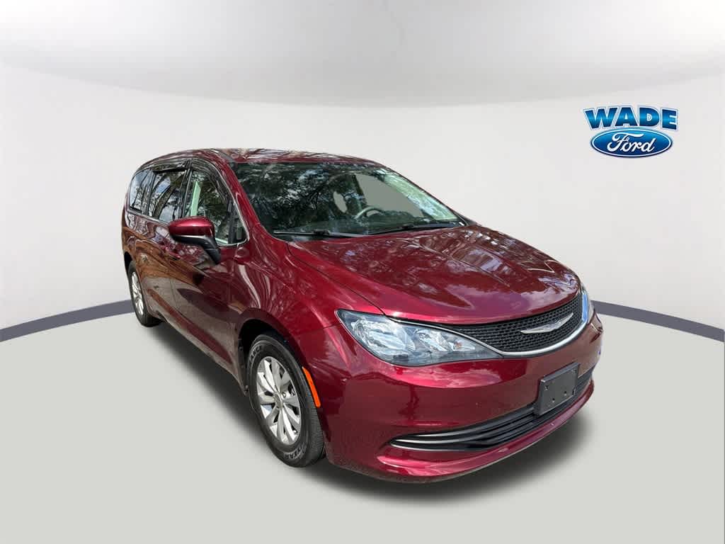 Thumbnail: 2017 Chrysler Pacifica - 3